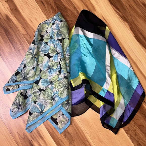 3 for $20 LOFT Floral Neck Scarf Blue Black Green White Flowers Square Lot of 2 - Picture 1 of 13